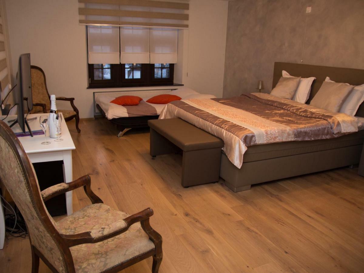 Au Manoir Des Vallees Maffe Екстер'єр фото